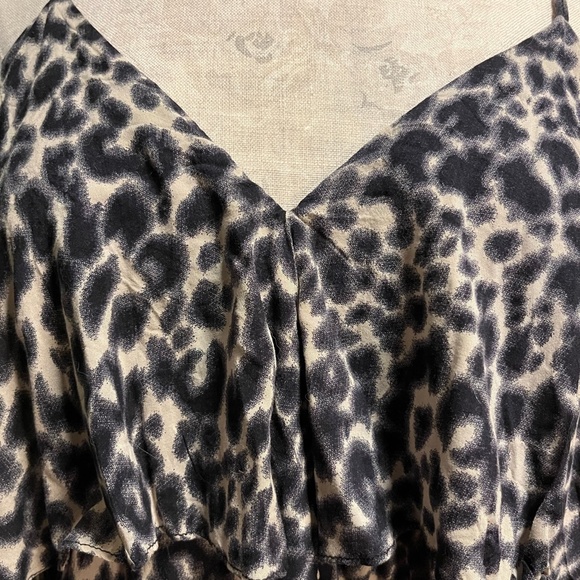 Leopard Print Open-back Top - Picture 2 of 5